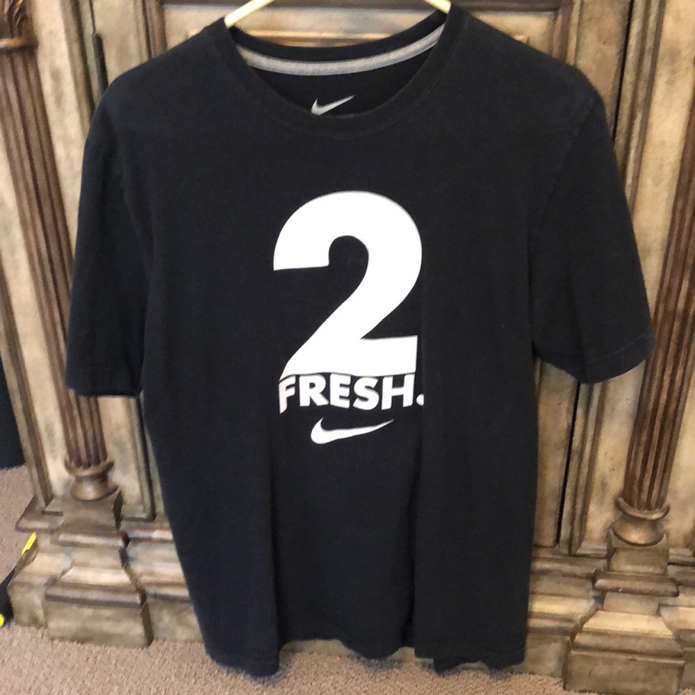 NIKE SHORT SLEEVE TEE SHIRT